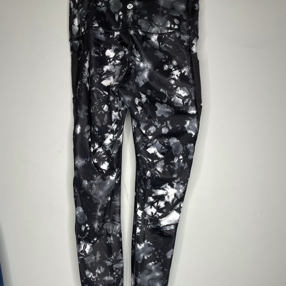 Lululemon Rise and Flow Pant - Size 8 - Picture 7 of 10